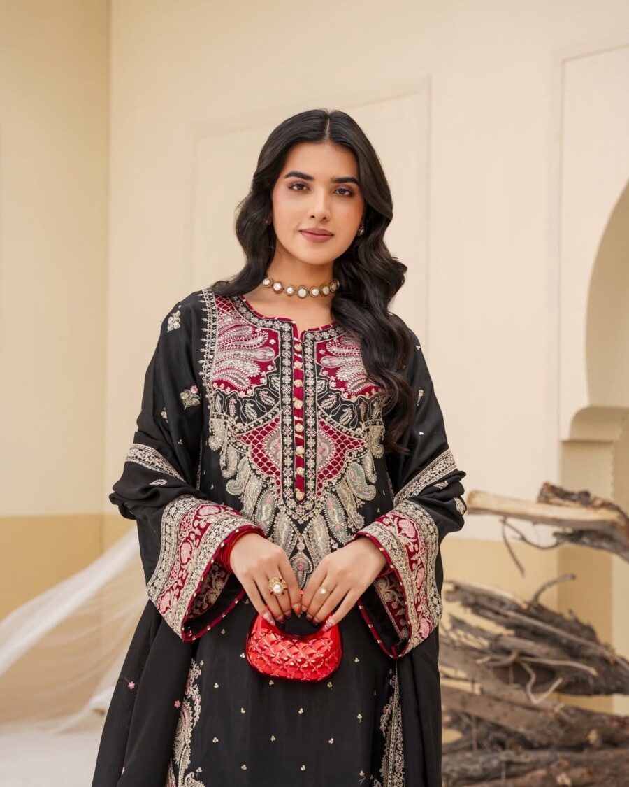 Black Royal Embroidery Set